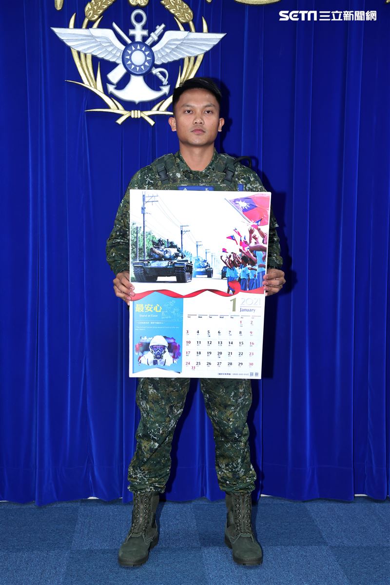 陸軍第8軍團機步333旅聯兵2營戰車連鍾祥逸中士(1月份形象月曆代表)。（記者邱榮吉/攝影）     