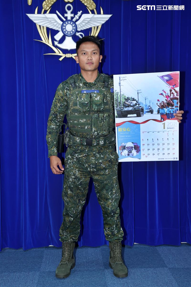 陸軍第8軍團機步333旅聯兵2營戰車連鍾祥逸中士(1月份形象月曆代表)。（記者邱榮吉/攝影）     