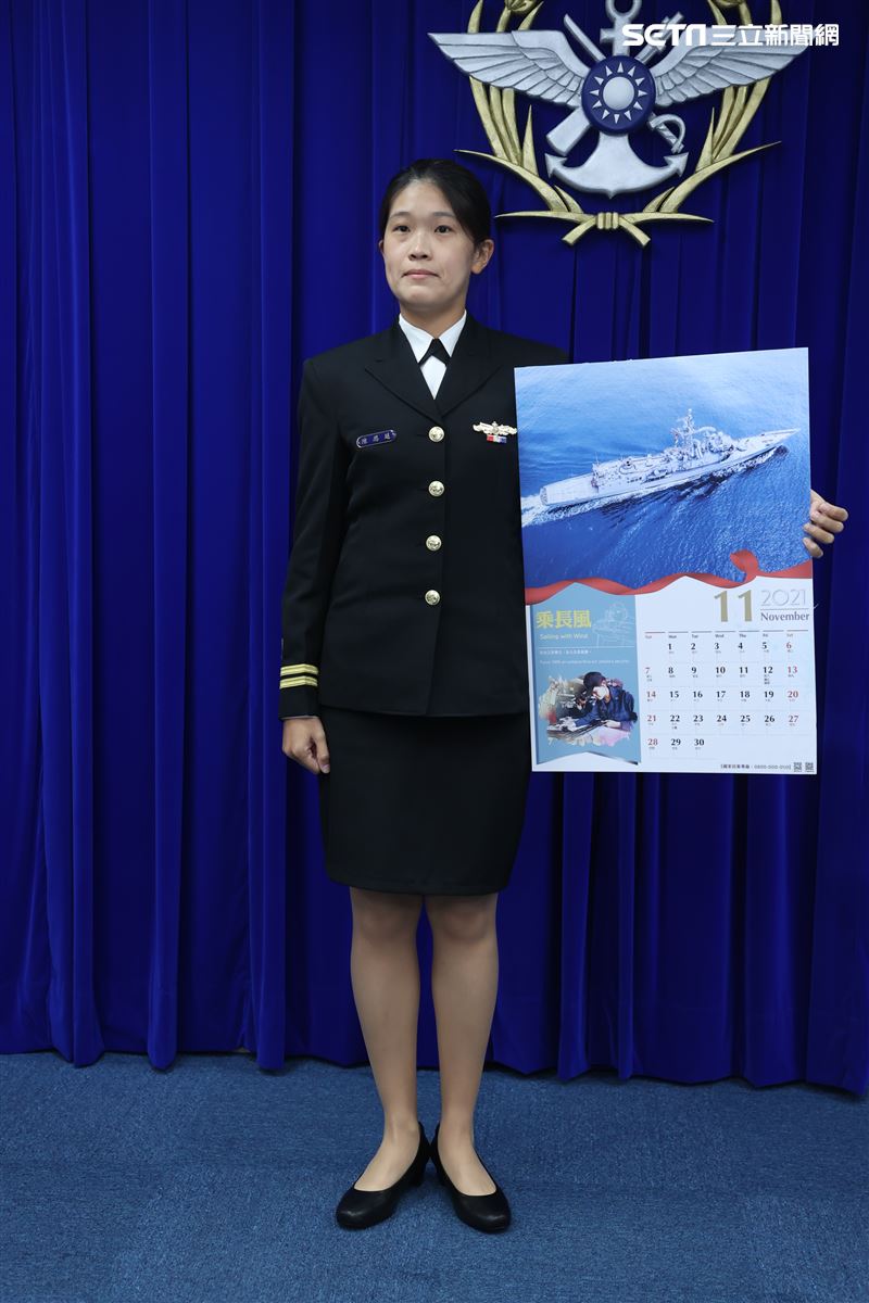 海軍永定軍艦陳思廷上尉(11月份形象月曆代表) )。（記者邱榮吉/攝影）          
