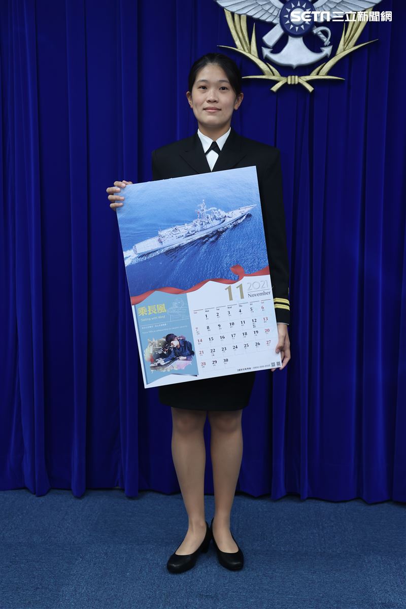海軍永定軍艦陳思廷上尉(11月份形象月曆代表) )。（記者邱榮吉/攝影）          