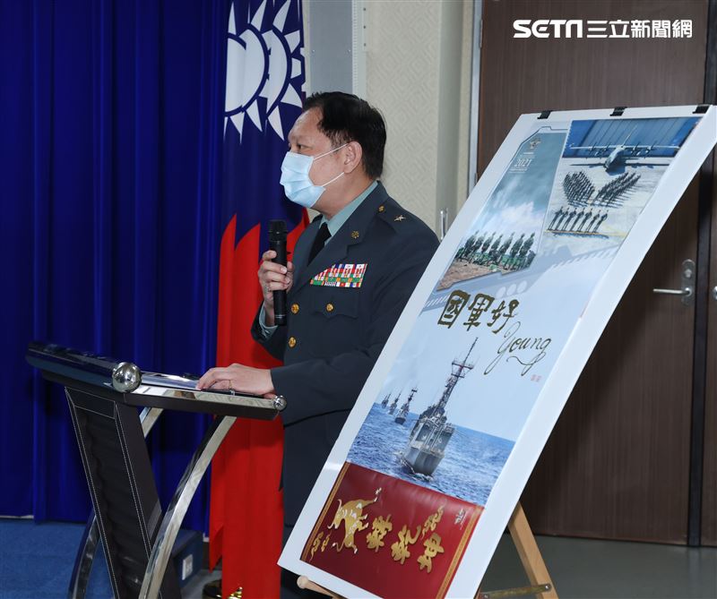 國防部發布國軍110年各軍種代表形象月曆。（記者邱榮吉/攝影）         