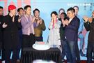 「腿」電影首映會所有演員幫桂綸鎂慶生。（記者邱榮吉/攝影）
