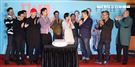 「腿」電影首映會所有演員幫桂綸鎂慶生。（記者邱榮吉/攝影）