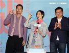 「腿」電影首映會所有演員幫桂綸鎂慶生。（記者邱榮吉/攝影）