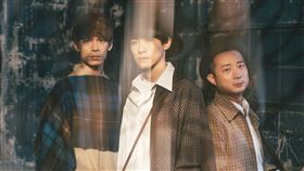 （左起）生命樹成員鼓手青春、主唱,吉他手小王子、貝斯手小恩。（圖／植光土壤音創提供）