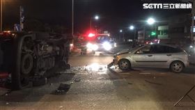 休旅車,翻車,受傷受困,八里,翻攝畫面