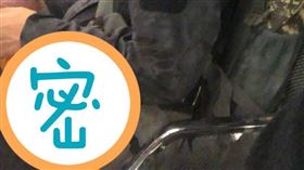 小黃柱,警示柱,防撞柱,交換禮物,聖誕（翻攝自 Dcard)