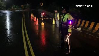 疑大雨掏空路基　外木山現2公尺坑洞