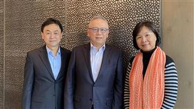 林群接任台睿董事長 營運戰鬥鐵三角成形林群接任台睿董事長，架構營運戰鬥鐵三角，期許打造新藥界的聯發科。圖右起台睿資深副總經理朱伊文、董事長林群、財務長黃仕旗。中央社記者韓婷婷攝 109年12月22日