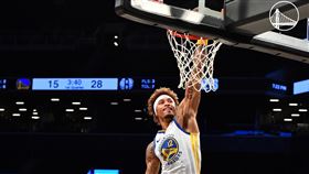 ▲勇士新同學烏布瑞（Kelly Oubre Jr.）在KD頭上扣籃。（圖／翻攝自勇士推特）