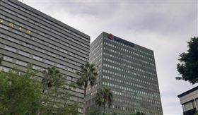 金管會22日表示，將預告修正公開發行公司股務處理準則，增訂3項「大同條款」，包括明定上市櫃、興櫃公司股務委外辦理後，不得收回自辦。（中央社檔案照片）