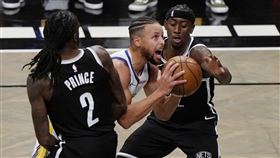▲柯瑞（Stephen Curry）三分球10投僅2中，勇士開幕戰被籃網慘電。（圖／美聯社／達志影像）