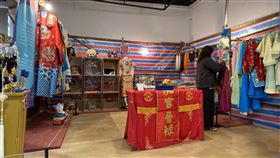 屏東戲曲故事館推戲籠乾坤特展（1）屏東戲曲故事館即日起至民國110年2月28日推出「戲籠乾坤–歌仔戲服展」，引領愛看戲的朋友們一同打開戲籠，窺見戲籠裡的乾坤。（屏東縣政府文化處提供）中央社記者郭芷瑄傳真  109年12月22日