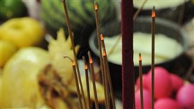 普渡,拜拜,供品,香 圖／攝影者Rick Chung, Flickr CCLicense
https://flic.kr/p/d37kwG