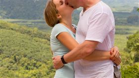 情侶 爬山 親熱
https://www.flickr.com/photos/linvoyage/37676344572/in/photolist-Zpk7BN-AqzQed-88HFFJ-oTVHdC-fPv1Mh-28LeQpf-Gr2quq-M4AJw7-a45BLU-8jMYCH-2aiJneJ-qj4kzg-29hBEhw-kz2sEf-dQ664e-7ukg4U-2aiJocA-RFu