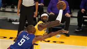 ▲哈瑞爾（Montrezl Harrell）戰前東家快艇，得17分抓10籃板。（圖／美聯社／達志影像）