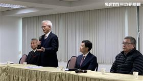 大同新任董事長盧明光(左二)、新任總經理鍾依文(右二)。（圖／記者戴玉翔攝影）