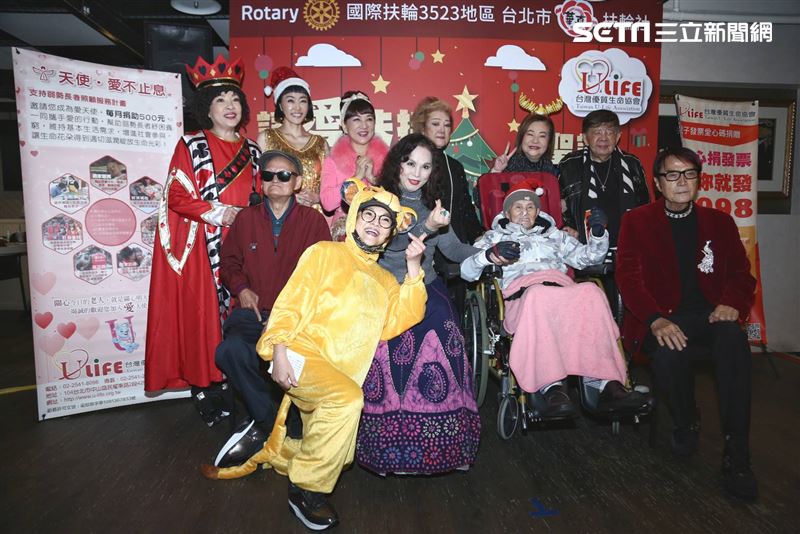 台灣優質生命協會弱勢長者聖誕圍爐藝人文夏、文香、李珮菁、李炳輝、林松義、林沖、司馬玉嬌、許仙姬、龔蓮華、陳麗卿、唐玲出席參加。（圖／記者楊澍攝影）
