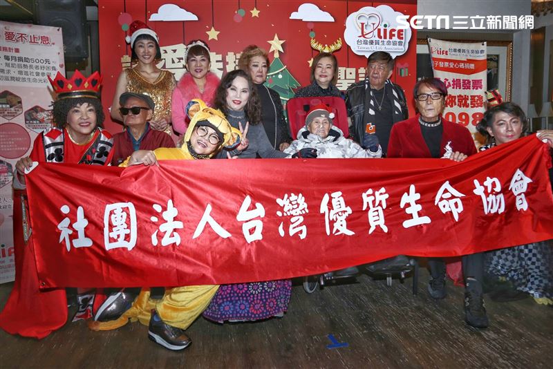 台灣優質生命協會弱勢長者聖誕圍爐藝人文夏、文香、李珮菁、李炳輝、林松義、林沖、司馬玉嬌、許仙姬、龔蓮華、陳麗卿、唐玲出席參加。（圖／記者楊澍攝影）