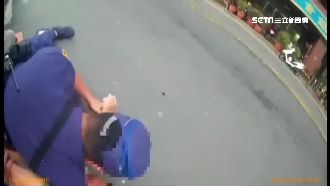 獨／闖紅燈不滿被開罰　男嗆警遭壓制