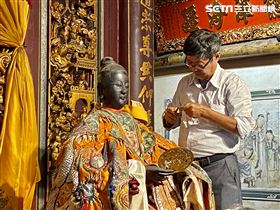 春福師為媽祖量頭圍