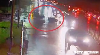 監視器曝瞬間！騎士返家自撞分隔島亡