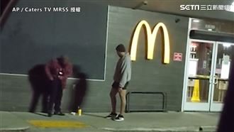 4°C光腿受寒　男暖脫褲相贈街友