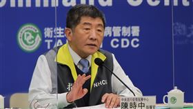 CDC 1223 陳時中 中央流行疫情指揮中心12月23日14:00記者會出席名單 第1排由左到右 中央流行疫情指揮中心 周志浩 疫情監測組組長 中央流行疫情指揮中心 張上淳 專家諮詢小組召集人 中央流行疫情指揮中心 陳時中 指揮官 中央流行疫情指揮中心 陳宗彥 副指揮官 中央流行疫情指揮中心 莊人祥 發言人 第2排 中央流行疫情指揮中心 吳秀梅 研發組副組長