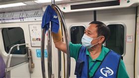 ▲車站加密清潔消毒、列車每日清潔消毒。（圖／捷運公司提供）