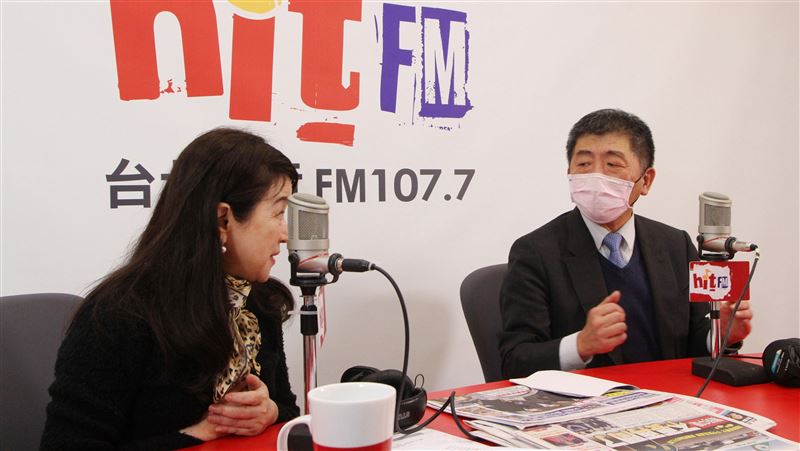 紐機師同班機空姐百人趴　阿中回7字