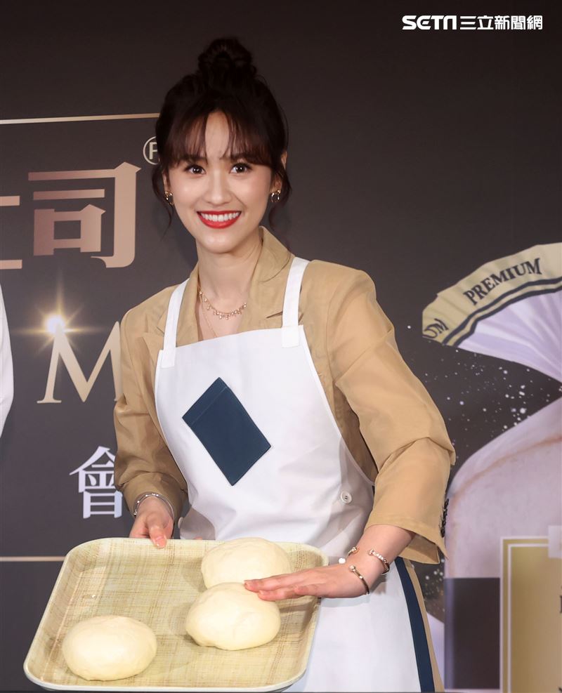 吳姍儒瑞穗鮮奶吐司發表。（記者邱榮吉/攝影）