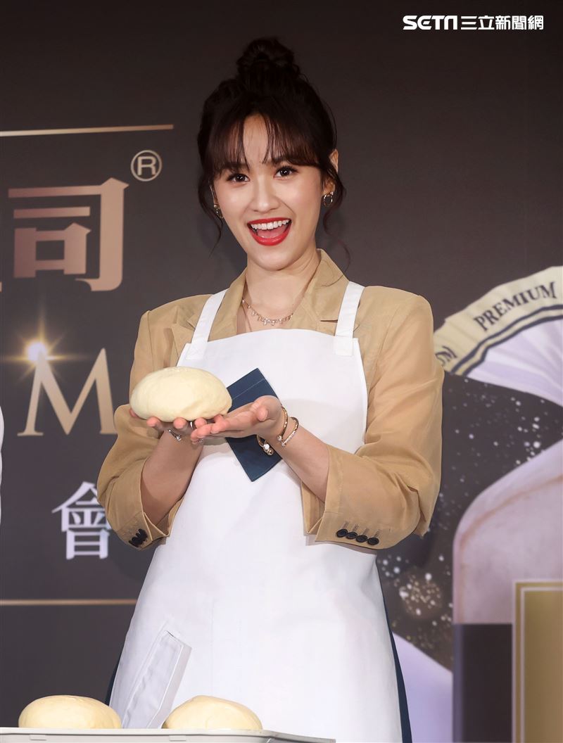 吳姍儒瑞穗鮮奶吐司發表。（記者邱榮吉/攝影）