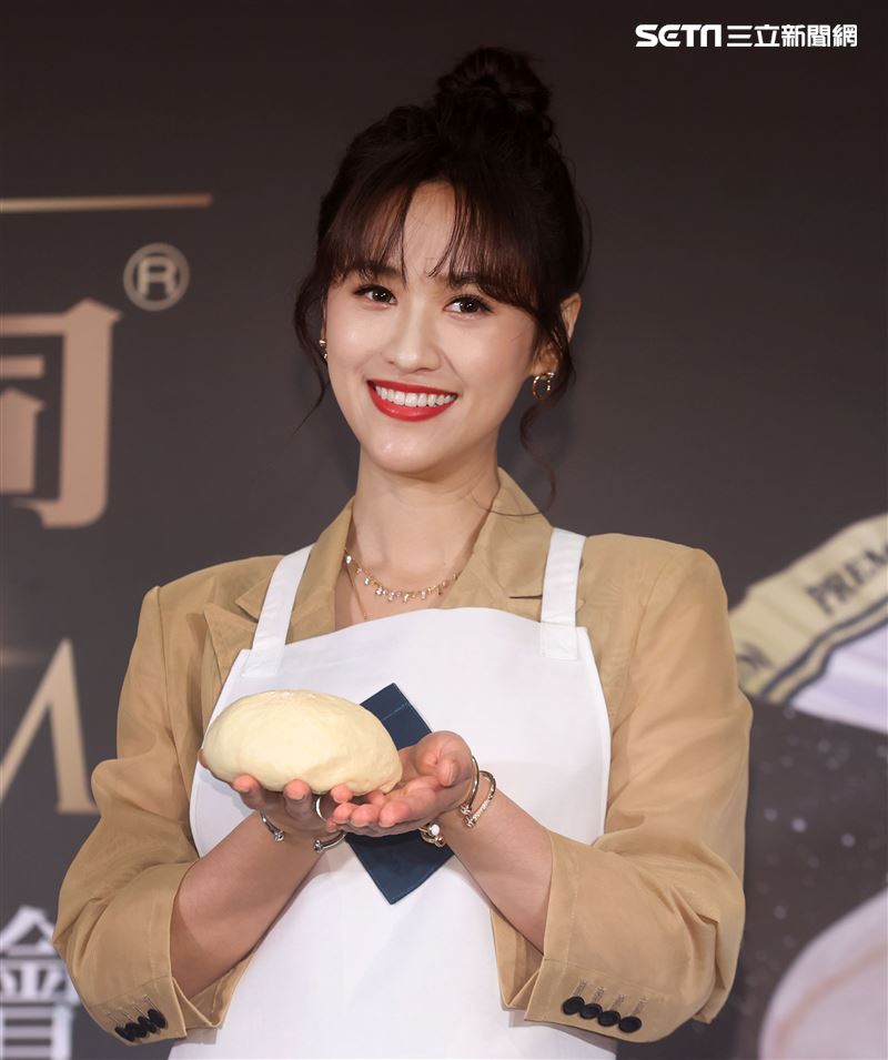 吳姍儒瑞穗鮮奶吐司發表。（記者邱榮吉/攝影）