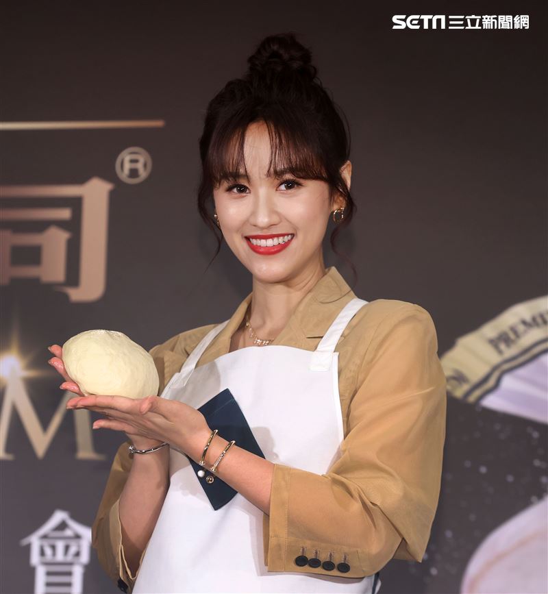 吳姍儒瑞穗鮮奶吐司發表。（記者邱榮吉/攝影）