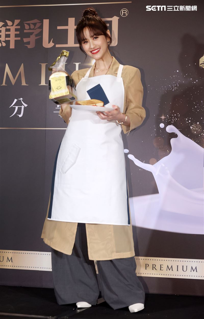 吳姍儒瑞穗鮮奶吐司發表。（記者邱榮吉/攝影）