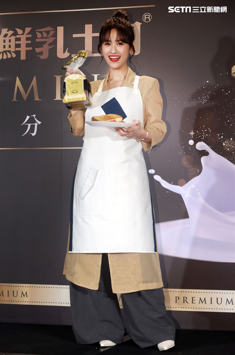 吳姍儒瑞穗鮮奶吐司發表。（記者邱榮吉/攝影）