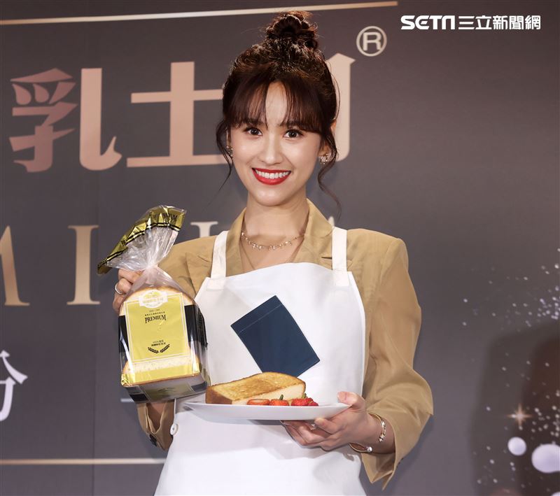 吳姍儒瑞穗鮮奶吐司發表。（記者邱榮吉/攝影）
