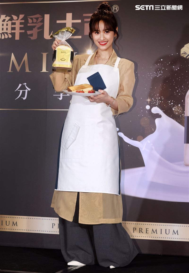吳姍儒瑞穗鮮奶吐司發表。（記者邱榮吉/攝影）
