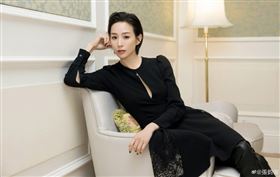 張鈞甯胸前開性感隙縫。（圖／翻攝自張鈞甯微博）