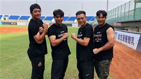 ▲號召捐血活動，味全龍送潮T。（圖／味全龍球團提供）