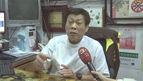 台中市七期朝富路水溝內，驚見男屍臉部朝下死亡多日，法醫高大成研判應是吸膠恍神意外跌落。（圖／翻攝畫面）