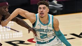 首秀落漆！球三很失望…星海哥給建議
NBA,夏洛特黃蜂,LaMelo Ball,球三弟,生涯首秀
美聯社／達志影像