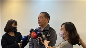 國光生技發言人潘飛表示，目前所研發的武肺疫苗並非抗體力價不符預期，目前一期臨床試驗已完成且非常順利，雖進度比預期稍微落後，但會與食藥署與相關單位持續溝通，原定12月底進行二期臨床試驗，預計改為明年1月初至1月中間進行，後續進度不受影響。（圖／記者簡浩正攝影）