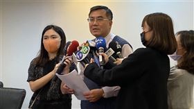 今傳出國內三家疫苗廠中，國光生技因抗體效價不符預期，遲遲無法通過審核。國光生技今上午臨時召開記者會駁斥，國光醫務長陳純誠表示，疫苗效價在第一期臨床試驗是有出來，雖「不如我們希望」，但「不是沒有保護力」。（圖／記者簡浩正攝影）



國光醫務長陳純誠表示，武肺疫苗是安全的，我們目前沒有嚴重不良反應報告