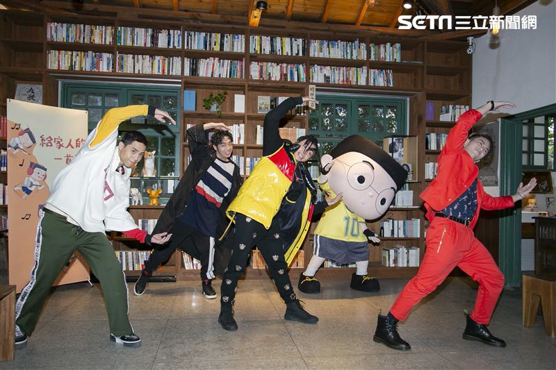 林隆璇、林亭翰父子、「小兒子」阿甯咕、街舞男團B.T.O.D小兒子音樂系列《愛搞怪的小東西》媒體茶敘。（圖／記者楊澍攝影）