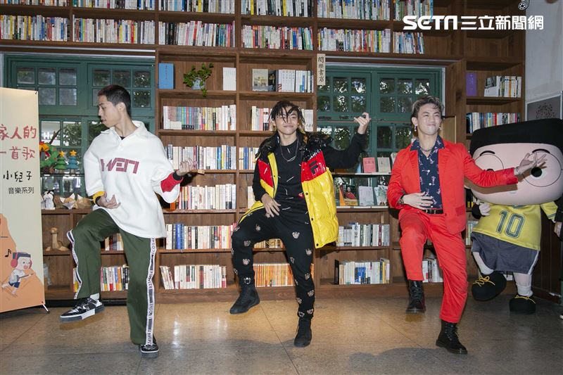 林隆璇、林亭翰父子、「小兒子」阿甯咕、街舞男團B.T.O.D小兒子音樂系列《愛搞怪的小東西》媒體茶敘。（圖／記者楊澍攝影）