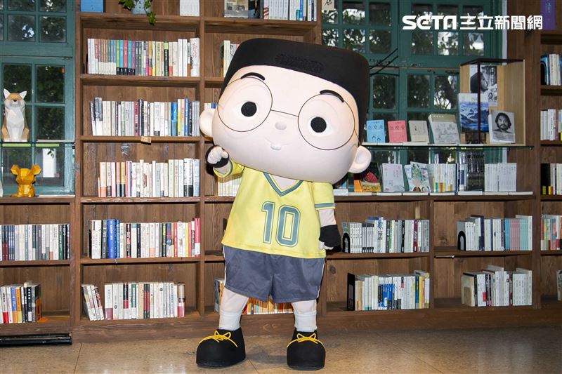 林隆璇、林亭翰父子、「小兒子」阿甯咕、街舞男團B.T.O.D小兒子音樂系列《愛搞怪的小東西》媒體茶敘。（圖／記者楊澍攝影）