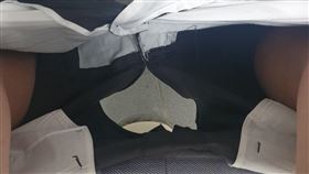 褲底,破洞,廁所。(圖/翻攝自爆廢公社公開版)