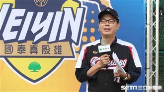 穿上高雄球衣開球 陳其邁力促第6隊