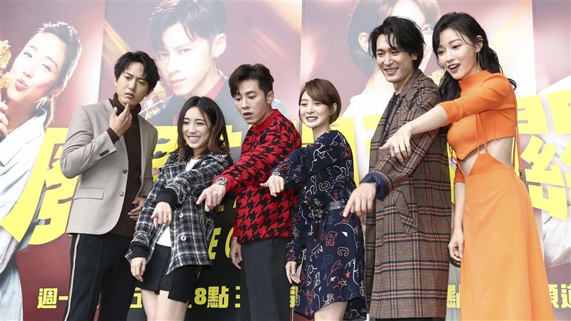 平安夜親到聖誕節　她曝激吻過程嗨爆